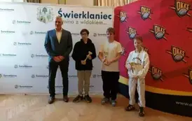 Mistrzowie gminnej ligi pływackiej nagrodzeni 3