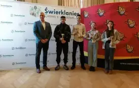 Mistrzowie gminnej ligi pływackiej nagrodzeni 4