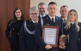 Ekipa OSP Nowe Chechło pozuje do zdjęcia