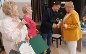 Wyr&oacute;żnili solenizant&oacute;w! Emeryci świętują