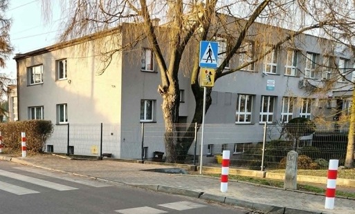 ZSP Orzech - budynek jesienią